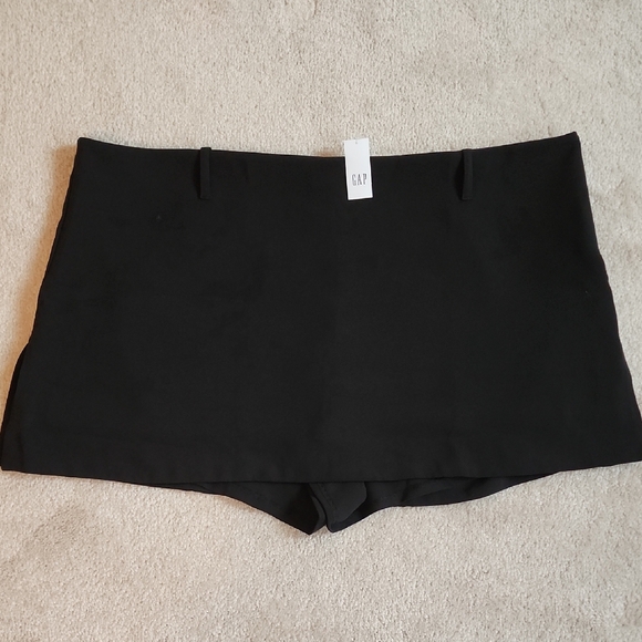 GAP Pants - GAP Women's Black Skorts With Belt Loops And Side Zipper